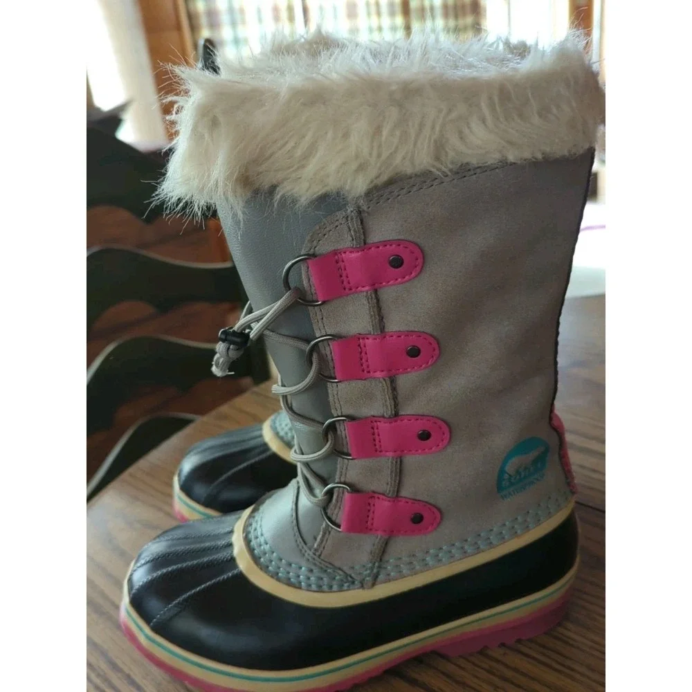 Girls‎ Size 4 Sorel Gray Suede / Black Rubber Pink Calf Winter Boots Faux Fur